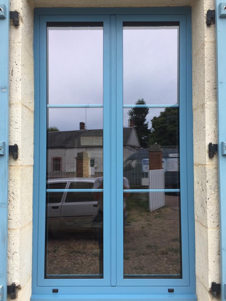 Fenêtre bleue Ladon